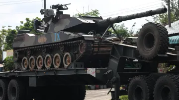 Ilustrační foto: převoz tanku v Thajsku na snímku z 11. prosince