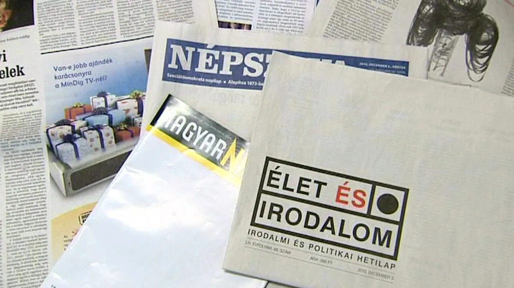 Maďarské deníky s protestními prázdnými titulnímu stranami