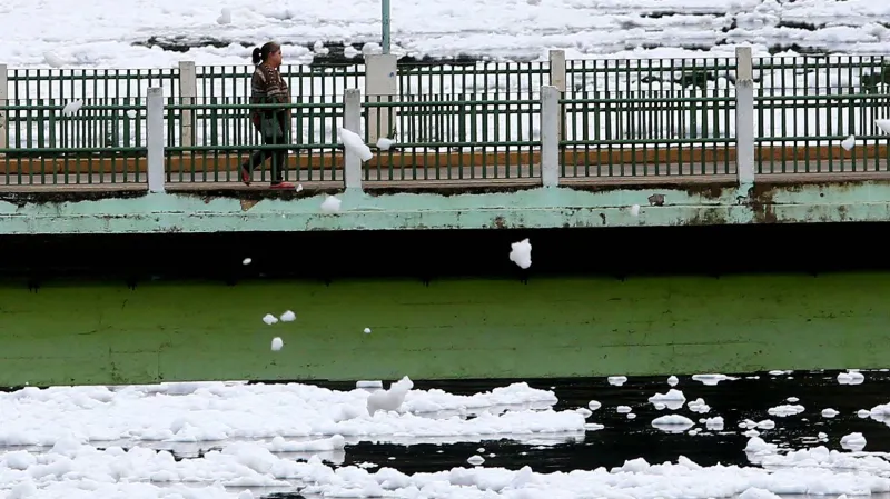 Pěna na brazilské řece Tiete