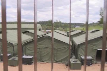 Bělorusko zřejmě cíleně posílá běžence do EU. Na hranici je nejspíš dopravují cestovní kanceláře