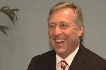 Topolánek: Zákaz pátečních jízd kamionů se odkládá