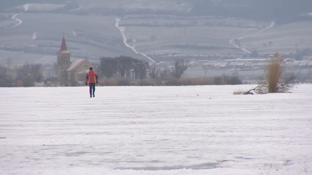 Led na Nových Mlýnech umožnil přístup ke kostelu svatého Linharta