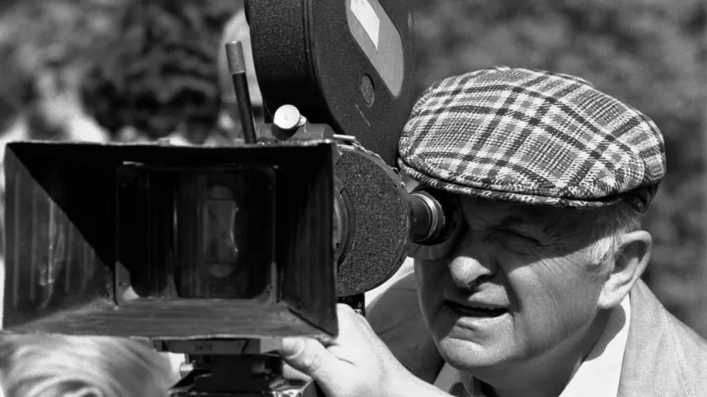 Otakar Vávra při natáčení Osvobození Prahy