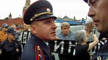 Zásah policie proti vzpomínkové akci na Rudém náměstí