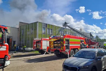 Požár haly s plasty v Havlíčkově Brodě nezpůsobil únik škodlivin, řekl starosta