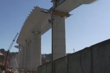 Stavba, která nikdy nespí. Nový janovský most bude hotový v létě