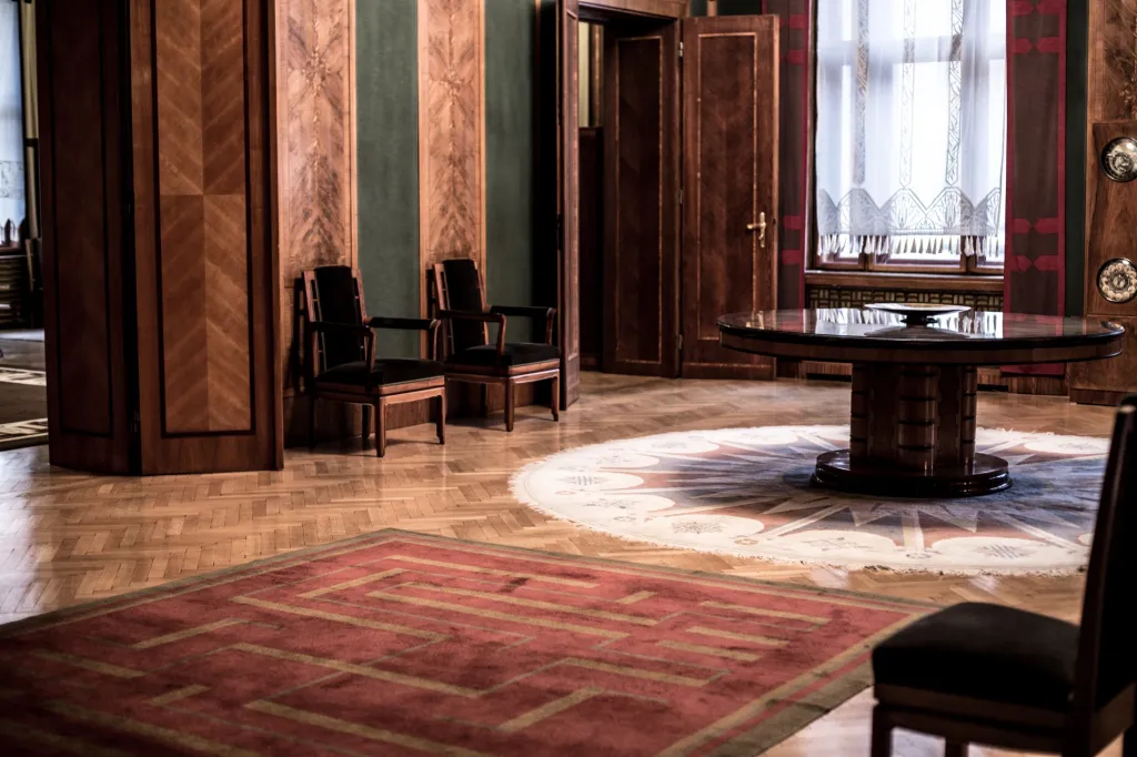 Mezi nejexkluzivnější prostory letošního festivalu Open House Praha se řadí rezidence primátora hlavního města Prahy. Reprezentační a přijímací místnosti jsou ovlivněné pozdní secesí a stylem art deco