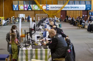 Počet uprchlíků z Ukrajiny klesá. Kyjevany na hranicích vystřídali obyvatelé východní části země