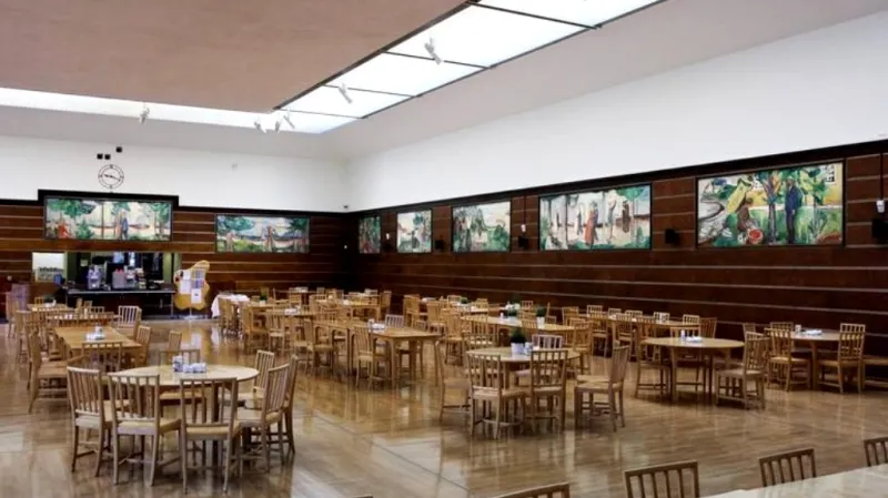 Kantýna vyzdobená díly Edvarda Muncha