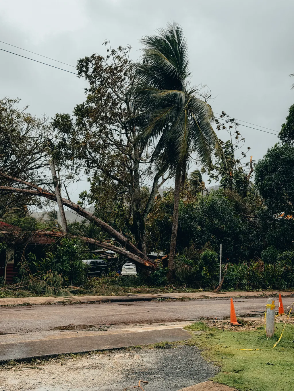Supertajfun Sinlaku zasáhl souostroví Severní Mariany v západním Pacifiku.
