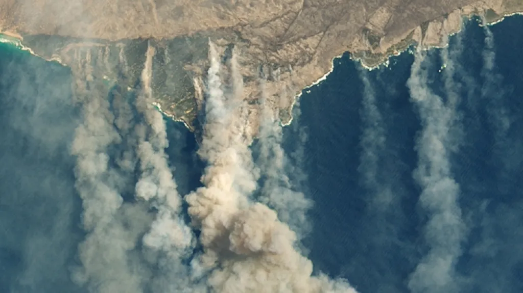 Hořící Klokaní ostrov ze satelitů NASA
