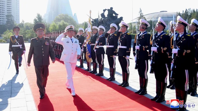 Admirál Miao Chua (vpravo) na snímku z roku 2019