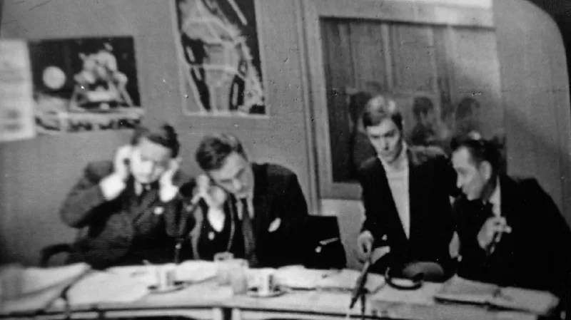 Autentické fotografie z přenosu přistání Apollo 11 v Československé televizi