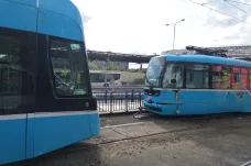 Dopravu v Ostravě zkomplikovaly nehody tramvají, při jedné byl zraněn chodec