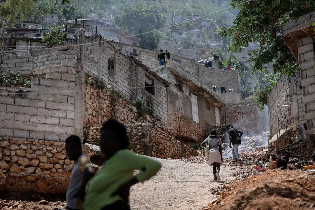 V červnu dorazily na Haiti první dlouho očekávané jednotky podporované OSN složené převážně z afrických vojáků. Jednotky mají posílit bezpečnostní služby. Hlavní město Port-au-Prince začala hlídat keňská policie