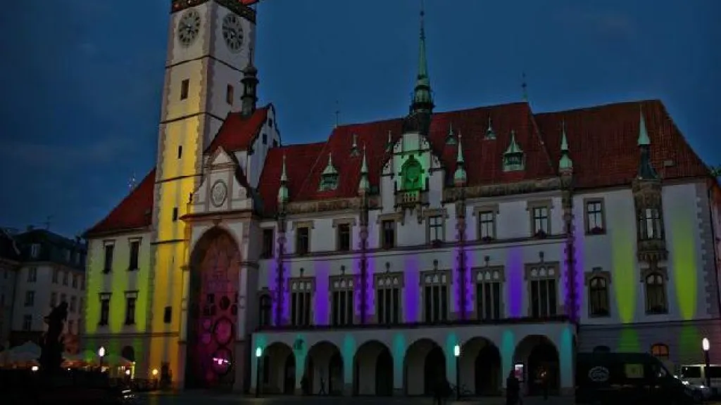 Sviťme v rytme - videomapping podle facebookového návrhu