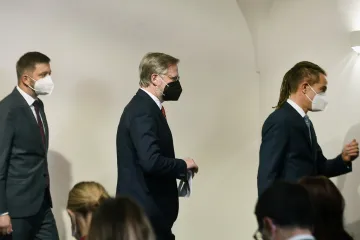 Nastupuje vláda Petra Fialy, prezident Zeman ji jmenuje v Lánech