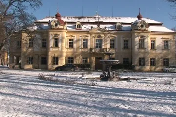 Nový majitel zámku v Lechovicích vybuduje park, drogově závislí odešli