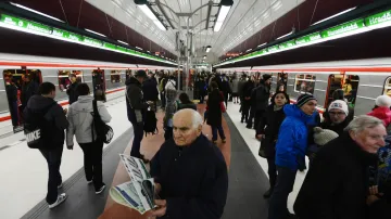 První den provozu nového metra