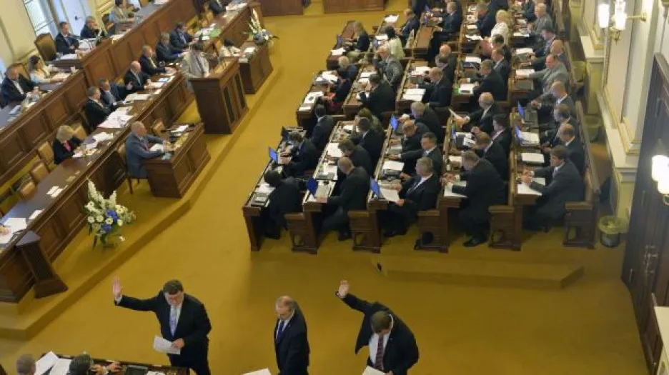Události, komentáře: Poslanec nemá pouze plat, ale i náhrady