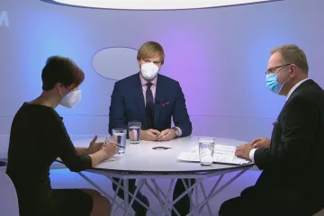 Systém očkování jsme chystali už v létě, říká Vojtěch. Měly se využít pojišťovny, reaguje Němečková