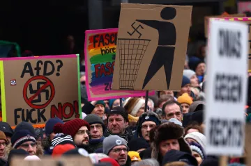 Demonstranti v německých městech kritizovali AfD a úvahy o deportaci migrantů