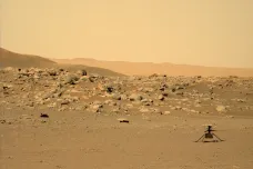 Robotický vrtulník Ingenuity má při letech na Marsu závratě, NASA chystá opravu