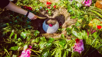 Uložení ostatků v Lese vzpomínek