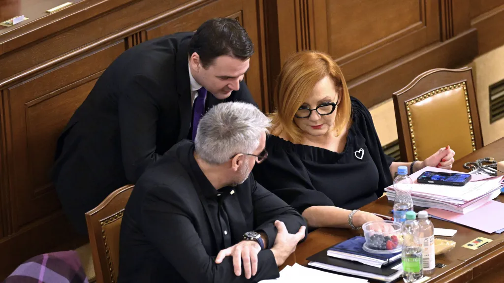 Ministři vlády během jednání sněmovny o rozpočtu