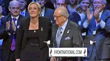 Marine Le Penová se svým otcem Jean-Marie Le Penem