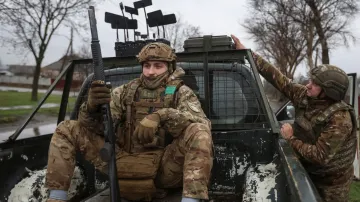 Ukrajinští vojáci blízko frontové linie u Kosťantynivky (snímek z 20. listopadu 2025)