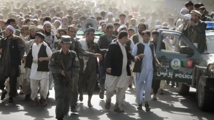 Protest proti NATO v afghánském Tálikánu