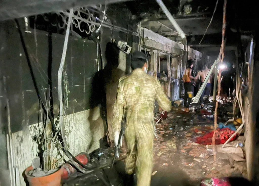 Podobné neštěstí zasáhlo Irák i letos v dubnu, kdy plameny zachvátily nemocnici pro pacienty s covidem-19 v Bagdádu