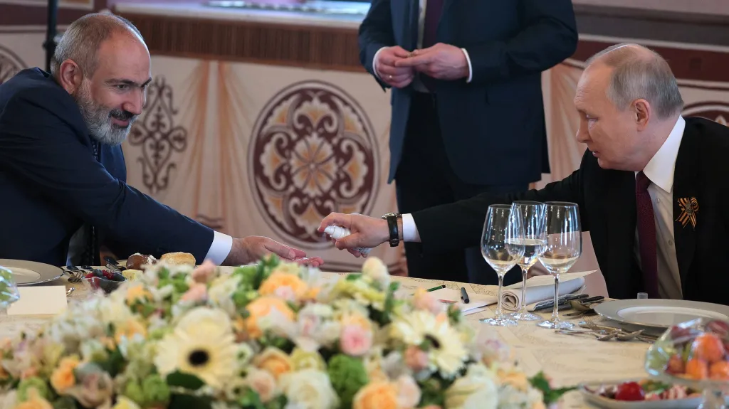Nikol Pašinjan a Vladimir Putin v Moskvě v květnu 2023