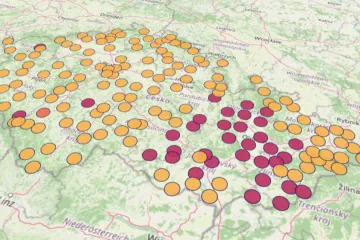 Teplotní rekordy hlásí desítky stanic. Sledujte na mapě, jak přibývají