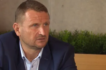 Soud v USA nařídil prezidentem oceněnému Krúpovi zaplatit Bakalovi vysoké odškodné, zjistili Reportéři ČT