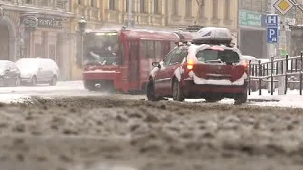 Sníh zkomplikoval dopravu