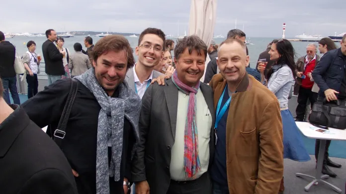 Tvůrci na filmovém trhu v Cannes