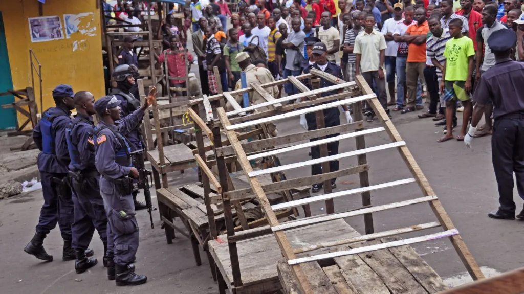 Policie uzavřela kvůli ebole chudinskou čtvrť v Monrovii