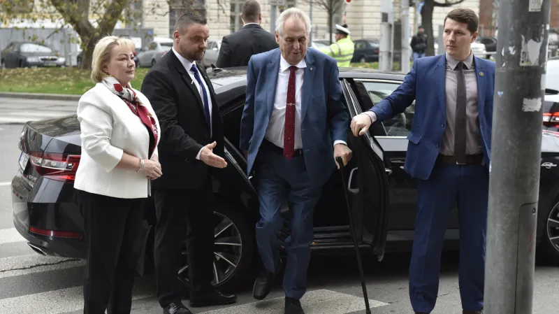 Miloš Zeman s ochrankou