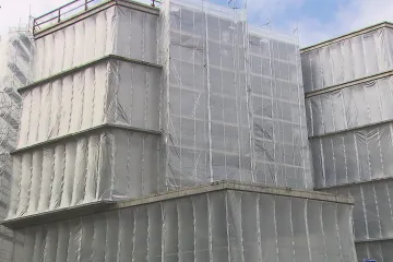 Azbest může způsobit rakovinu. Práci s ním musí hygieně hlásit všichni stavebníci