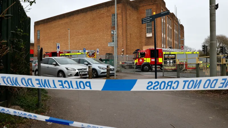 Uzavřené okolí požáru nedaleko letiště Heathrow