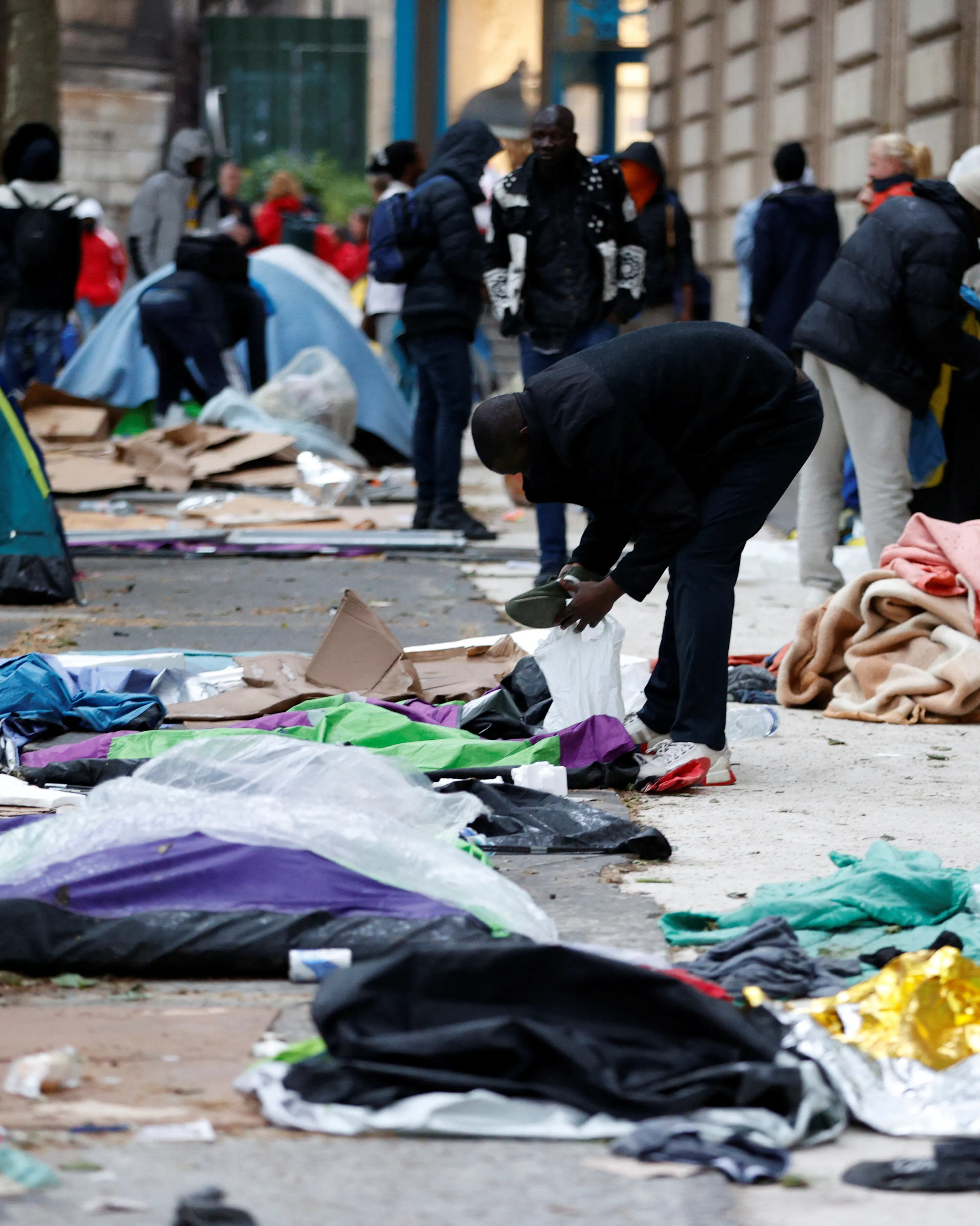 „Paříž jako z pohlednice.“ Policie před olympiádou vyklízí stanová města migrantů