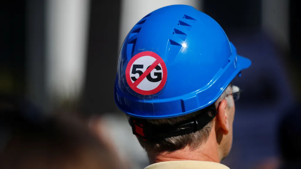 Protesty proti 5G sítím začaly v Evropě roku 2019, později se částečně spojily s hnutím proti pandemickým opatřením