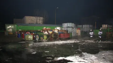Požár plastových odpadů ve Valašském Meziříčí
