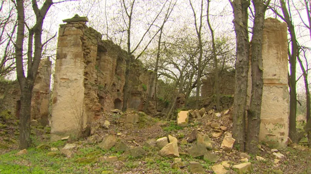 Ruiny zaniklé obce Vitín na Ústecku