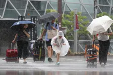 Na čtvrt milionu Japonců přiměl k evakuaci tajfun Lan