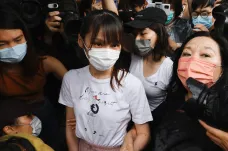 V Hongkongu pustili na svobodu opoziční aktivistku Chowovou