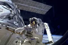 NASA odložila směnu astronautů vně vesmírné stanice. Hrozí jim kosmické smetí