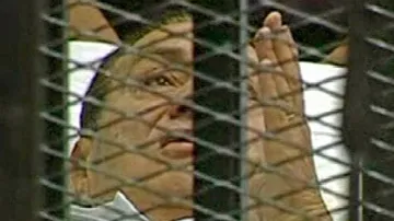 Husní Mubarak při zahájení procesu